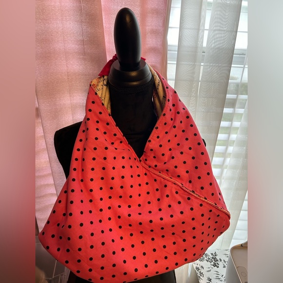 Reversible shoulder/tote. - Picture 3 of 3